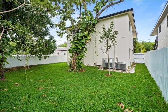 Building Photo - 5817 NW 30th Ave