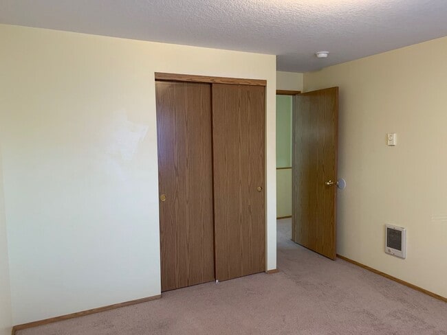 Building Photo - Spacious Home with Large Backyard in Union...