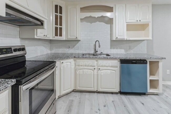 Building Photo - 2107 Lamar Dr