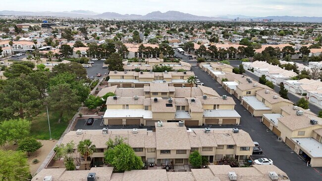 Building Photo - "Charming 3-Bedroom Townhouse Oasis with 2 Full Baths in Las Vegas – 1220 Sq Ft of Comfortable Li...