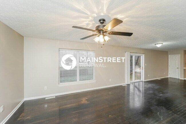 Building Photo - 4 Bedroom Pet-Friendly Home in Louisville, KY with Main Street Renewal