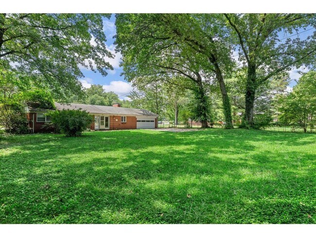 Building Photo - 718 Wenneker Dr