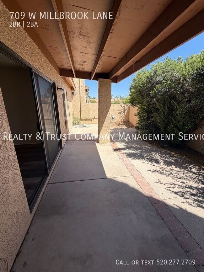 Building Photo - 709 W Millbrook Ln