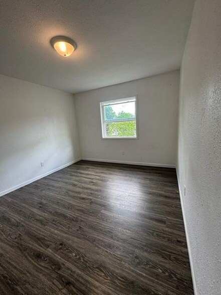 Building Photo - 2034 Catalpa Dr.