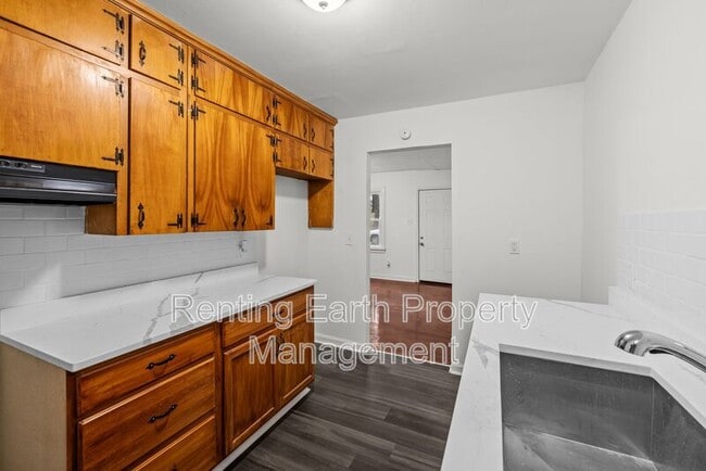 Building Photo - 5025 43rd Pl N