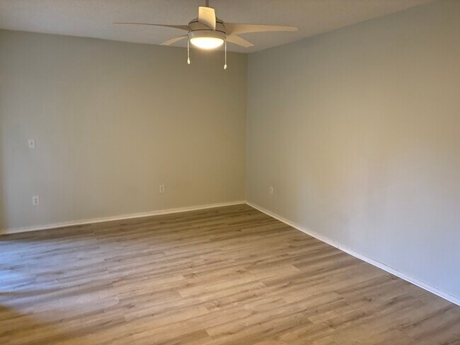 Building Photo - 1208 Bush River Rd