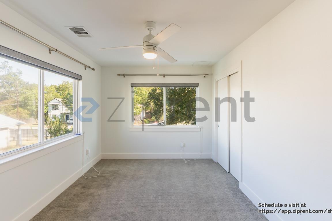 Building Photo - 3133 Govalle Ave