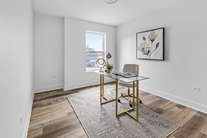 Building Photo - 27W280 Bauer Rd