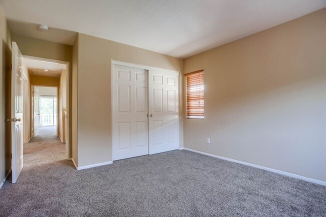 Building Photo - Available Now!! Spacious 4 Bedroom Plus a ...