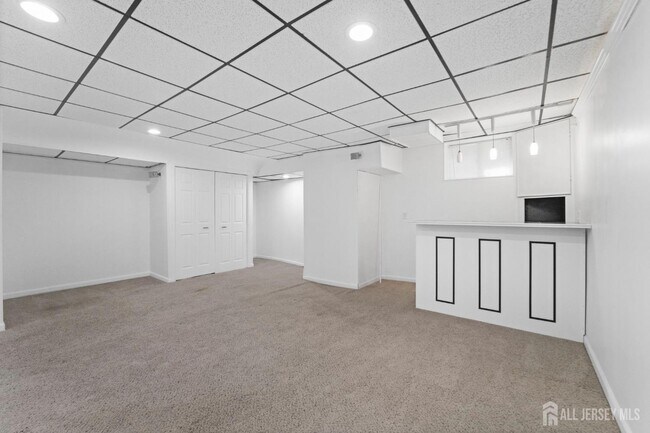 Building Photo - 13 Jill Ct