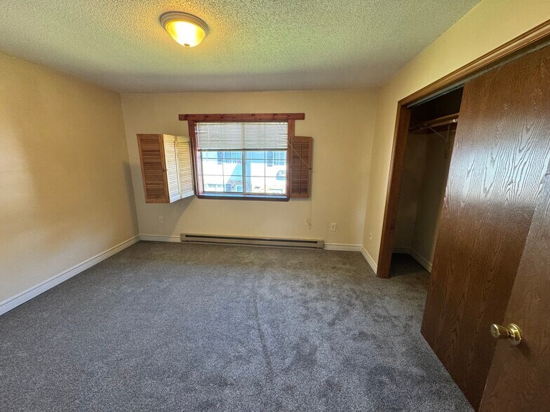 Building Photo - 975 Meriden Rd