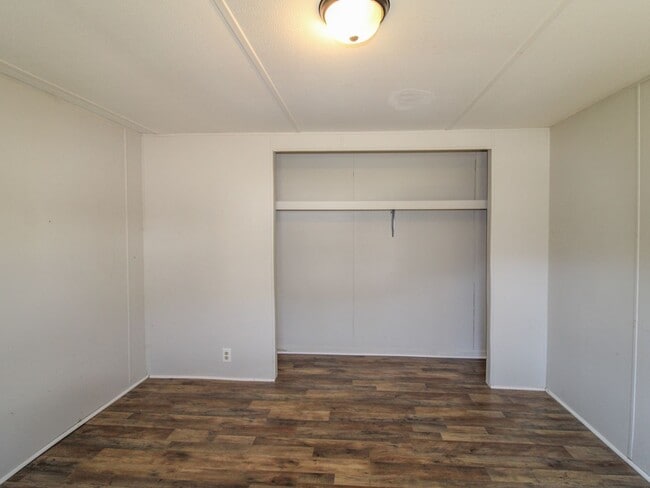 Building Photo - Updated 2BR/1BA Trailer in Muscle Shoals –...