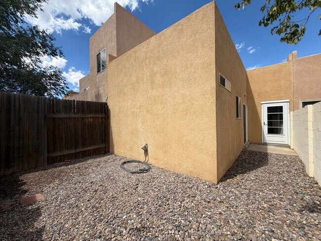 Building Photo - 4516 Holiday Breeze Pl NE