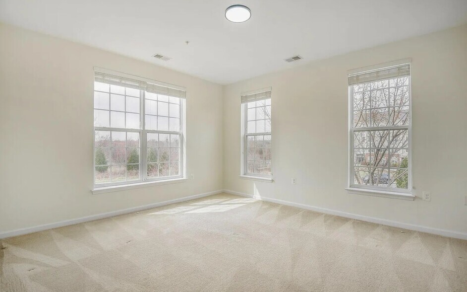 Building Photo - 3850 Clara Downey Ave
