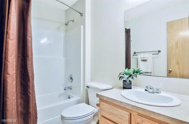 Building Photo - 3 br, 2 bath House - 1817 N Buckthorn Ct