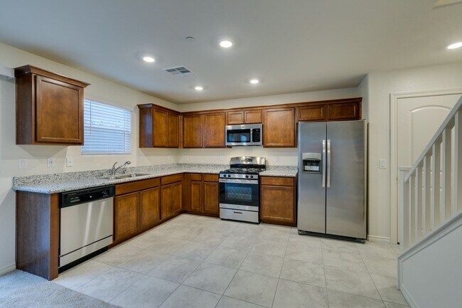 Building Photo - GORGEOUS TOWNHOME*UPGRADED*ALL APPLIANCES*...