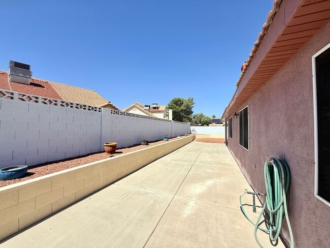 Building Photo - Spacious 4-Bedroom, 2-Bathroom Single-Stor...