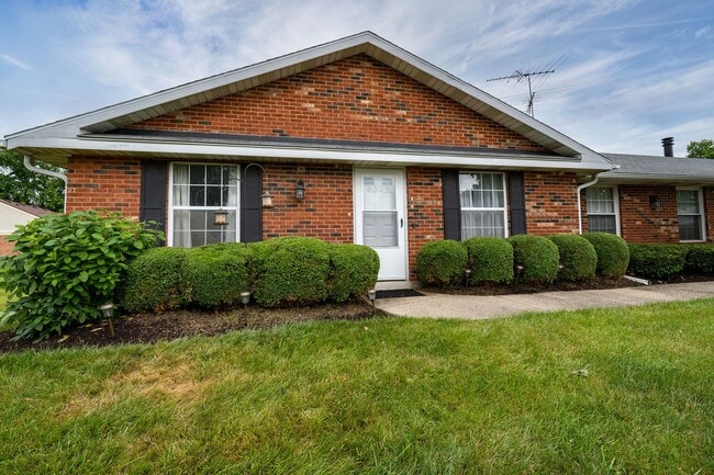 Building Photo - COME SEE THIS BEAUTY!