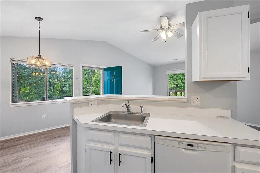 Building Photo - 408 Spring Brooke Dr