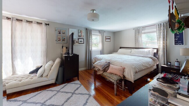 Building Photo - 37 Centre St