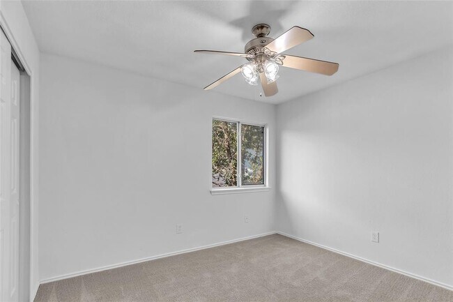 Building Photo - 1012 Traci Michelle Dr