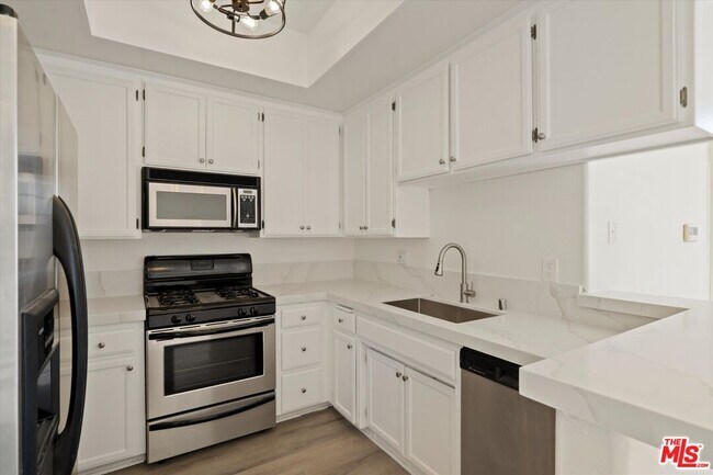 Building Photo - 1225 Armacost Ave