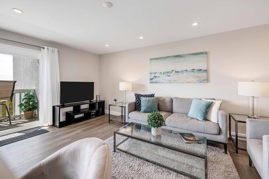 Building Photo - 650 The Village