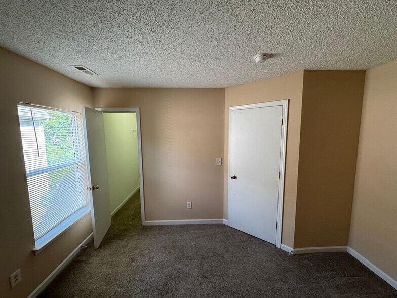 Building Photo - 5022 Oak Pasture Ln