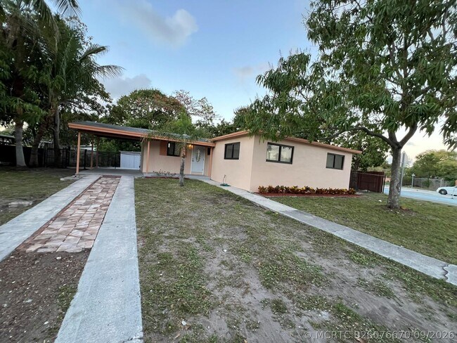 Building Photo - 285 NE 43rd St