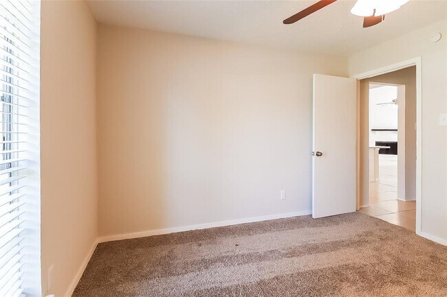 Building Photo - 4430 Rosegate Dr
