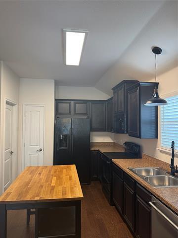 Building Photo - 2204 Spencer Pl