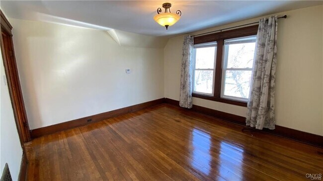 Building Photo - 400 Roberts Ave