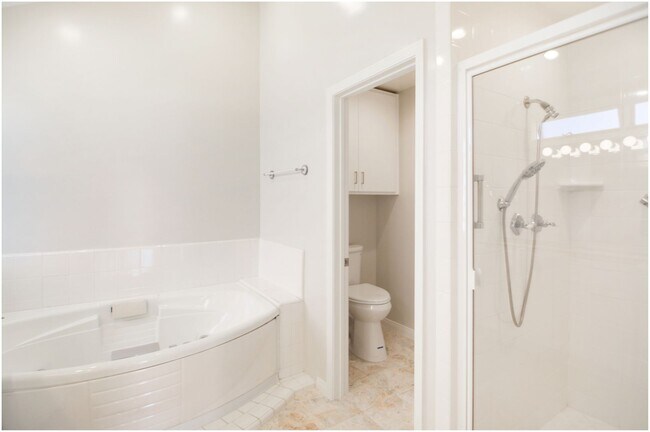 Building Photo - Oceanfront Penthouse in Huntington Beach!!