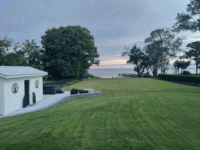 Building Photo - 1021 Temple Grove Pl