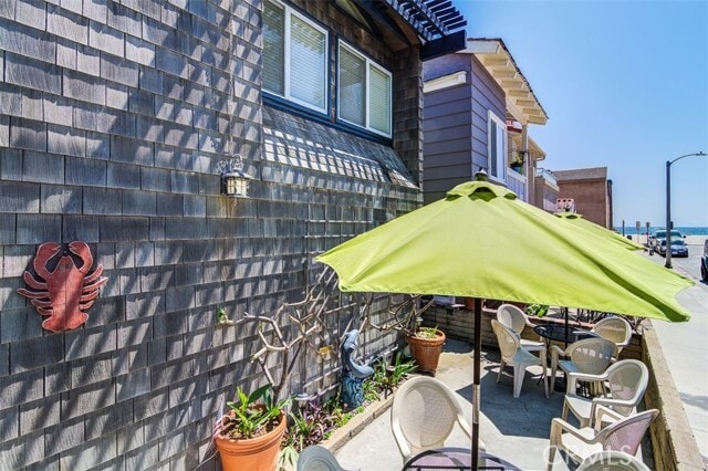 Building Photo - 112 31st St