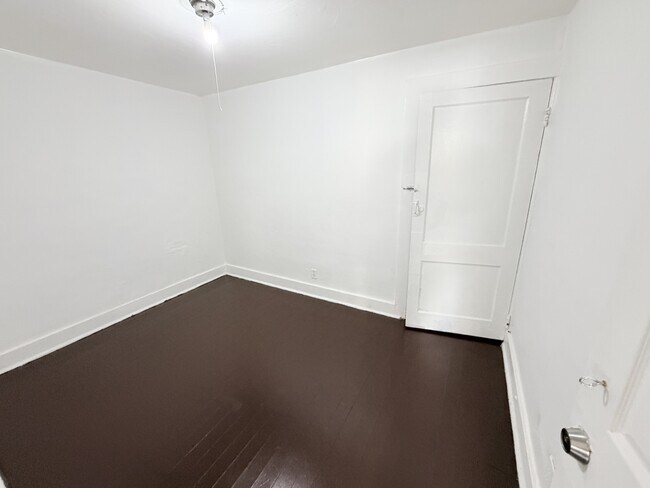 Building Photo - 4343 Pinewood Ave