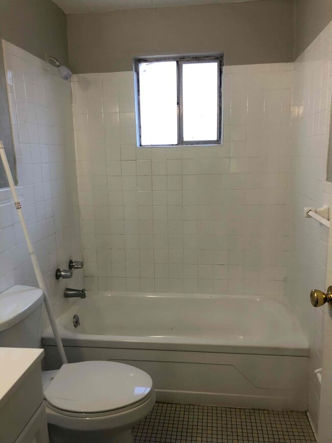 Building Photo - 331 Shiloh St