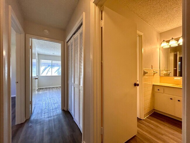 Building Photo - 12005 Charing Cross Rd