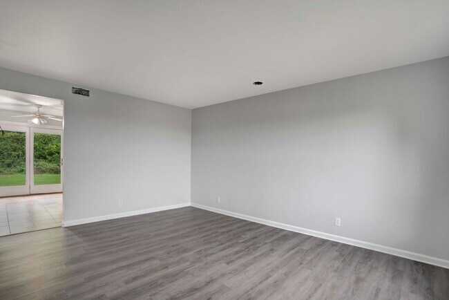 Building Photo - 1108 Pembroke Oak Grove Rd