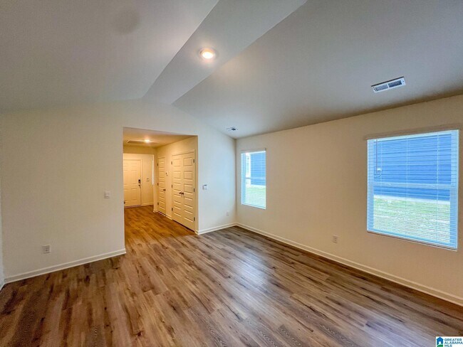 Building Photo - 301 Willoughby Rd