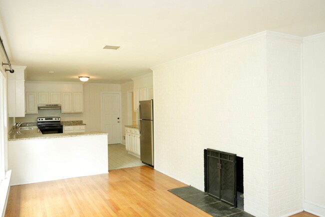 Building Photo - 4419 Dickerson Rd