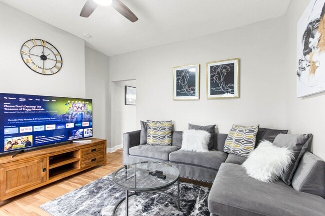 Building Photo - Modern Townhome in the Heart of Franklinton