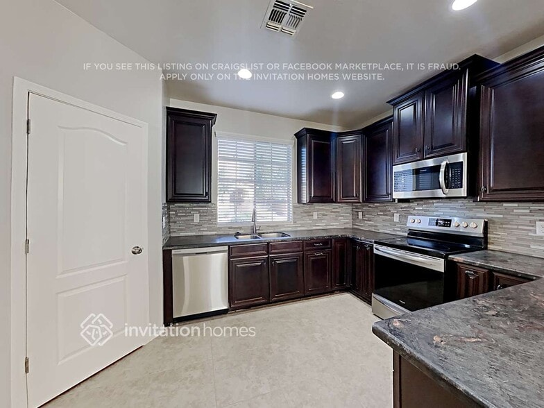 Building Photo - 6370 S Forest Ave