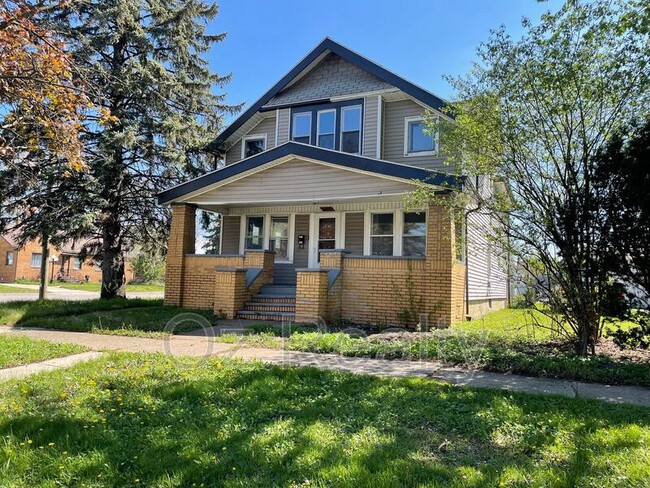 Primary Photo - 3430 Maple St