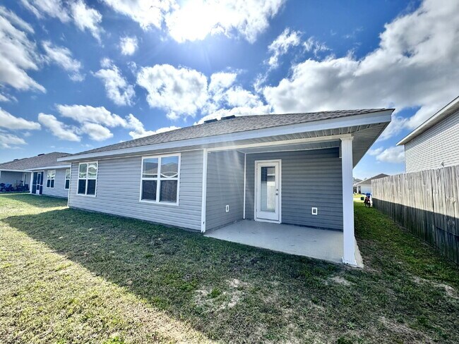 Building Photo - New rental in Brighton Oaks! Conveniently located off Hwy 231, this community conveniently close ...