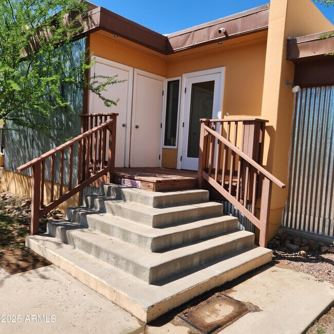 Building Photo - 399 Ewing Trail