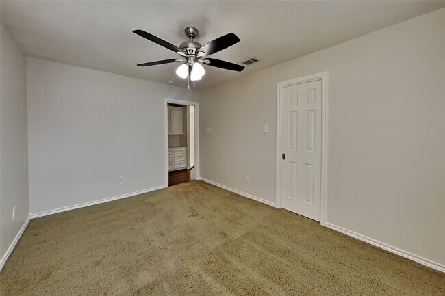 Building Photo - 20123 Sunny Shores Dr