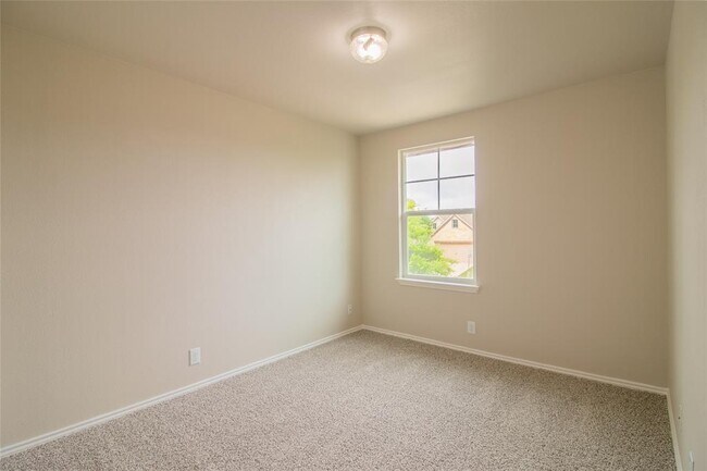 Building Photo - 117 Otono Loop