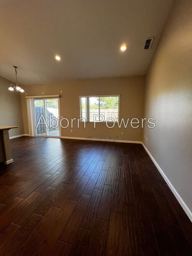 Building Photo - 626 Pearl Pl