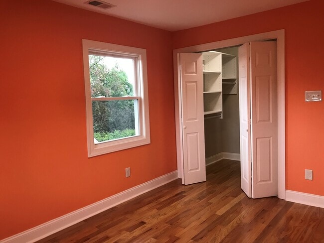 Building Photo - 1430 Simona Dr